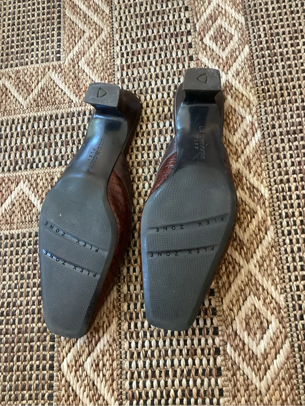 Liz Claiborne Vintage Leather Olinda 2 Kitten Heels Brown Size 6.5